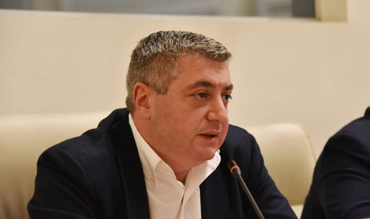 კახა კახიშვილი - 4 წელზე მეტია უკრაინის ენერგოსისტემა რუსეთის სარაკეტო და დრონებით თავდასხმების პირობებში მუშაობს, ამ ფონზე ჩნდება კითხვა: ნუთუ ერთი ავარია საკმარისია, რომ საქართველოს დიდი ნაწილი ელექტროენერგიის გარეშე დარჩეს?