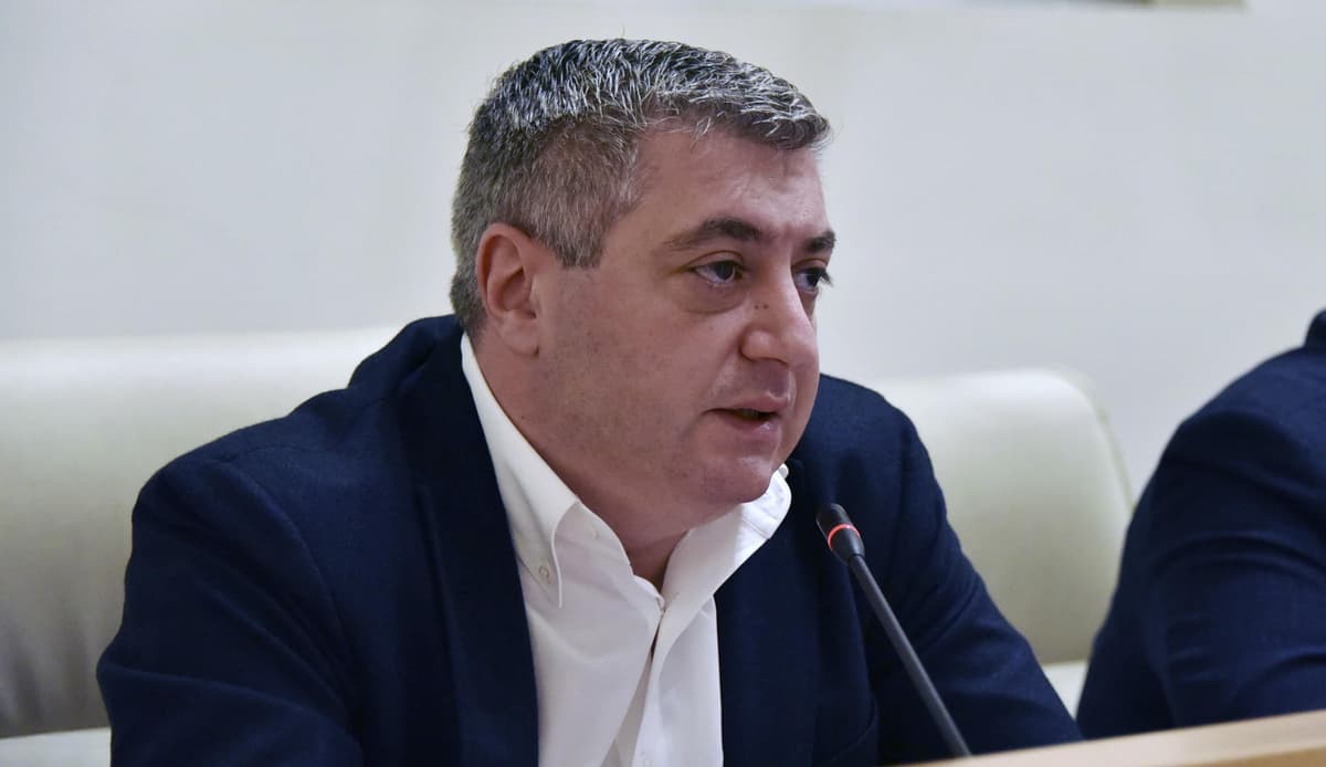 კახა კახიშვილი - თითქმის მთელი ქვეყნის ელექტროენერგიის გარეშე დარჩენასთან დაკავშირებით განმარტებამ კითხვებზე პასუხების ნაცვლად, მეტი ეჭვი გააჩინა - თუ მსგავსი გათიშვა გარდაუვალი იყო, რატომ არ გააფრთხილეს მოსახლეობა?