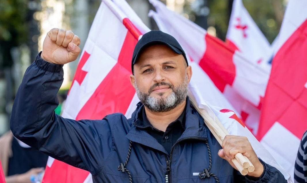 ირაკლი ნადირაძე - დიახ, მჯერა, რომ თუ ვინმეს ძალუძს, ამ ქვეყნის რუსული ჭაობიდან ამოყვანა, თუ ვინმეს ძალუძს იყოს დიქტატურასთან ბრძოლის ავანგარდში - ეს არის მიხეილ სააკაშვილი და მისი პარტია, „ერთიანი ნაციონალური მოძრაობა“
