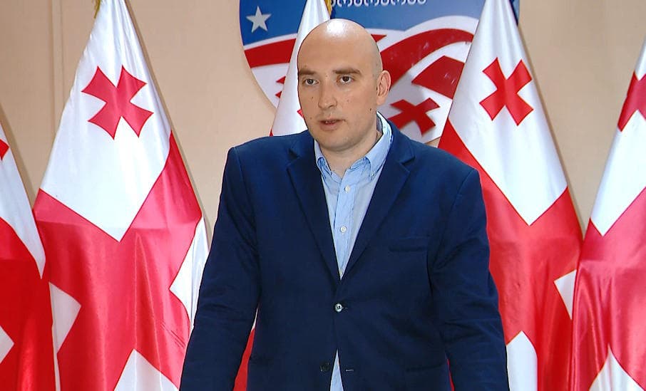 ირაკლი ფავლენიშვილი - ბევრი ყოფილი მაღალჩინოსანი საბოლოოდ ან ციხეში აღმოჩნდა, ან გაურკვეველ ვითარებაში ცეცხლსასროლი იარაღით ჭრილობა მიაყენეს - ამიტომ არადამაჯერებელია ის განცხადებები, რომელსაც ეს ხალხი წასვლის შემდეგ აკეთებს